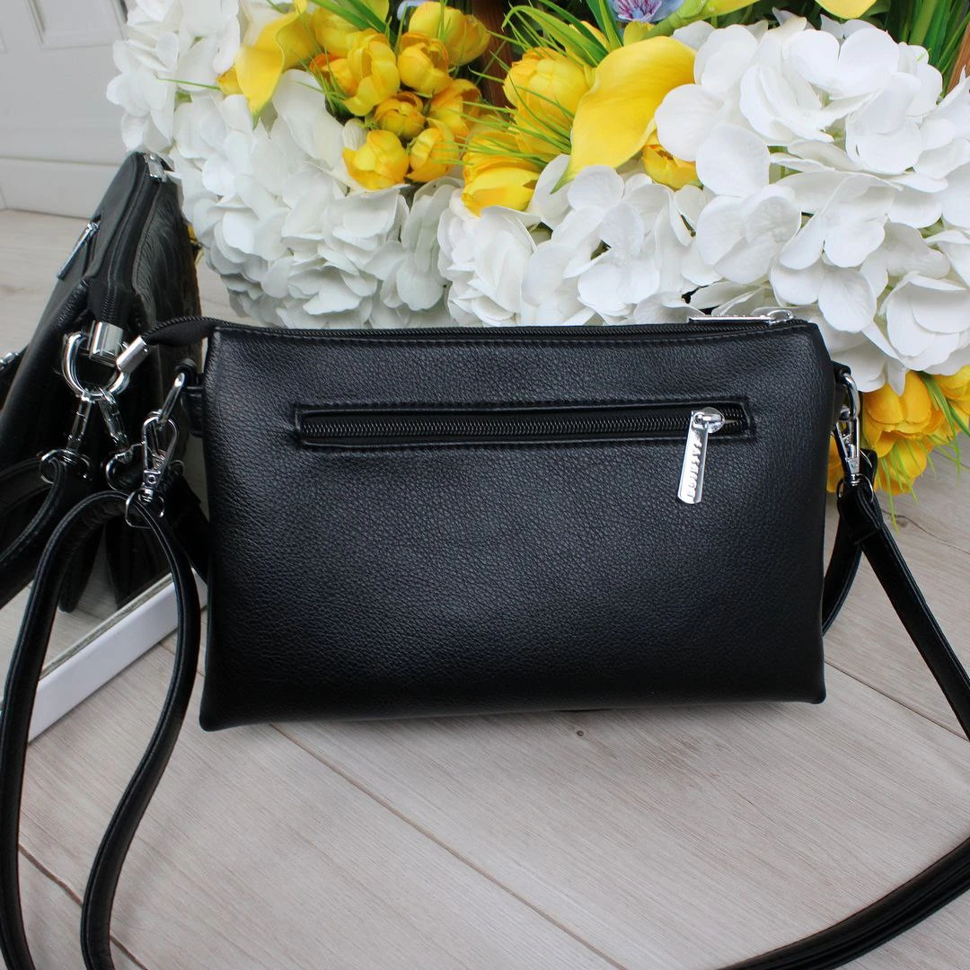 Жіноча сумка крос-боді чорна для роботи – елегантна, містка зі шкірозамінника